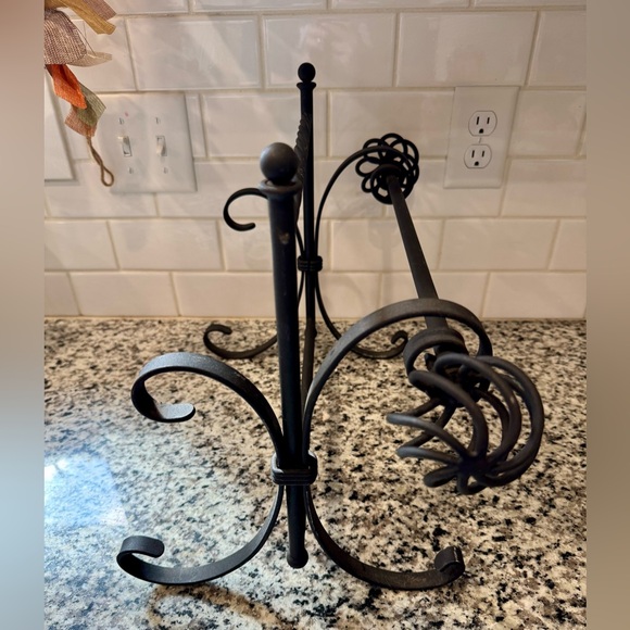 Vintage Farmhouse Wrought Iron Paper‎ Towel & Kitchen Towel Holder - Picture 6 of 8